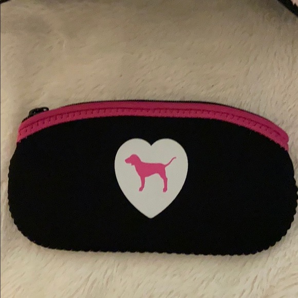 Victoria’s Secret fleece blanket - Picture 3 of 3